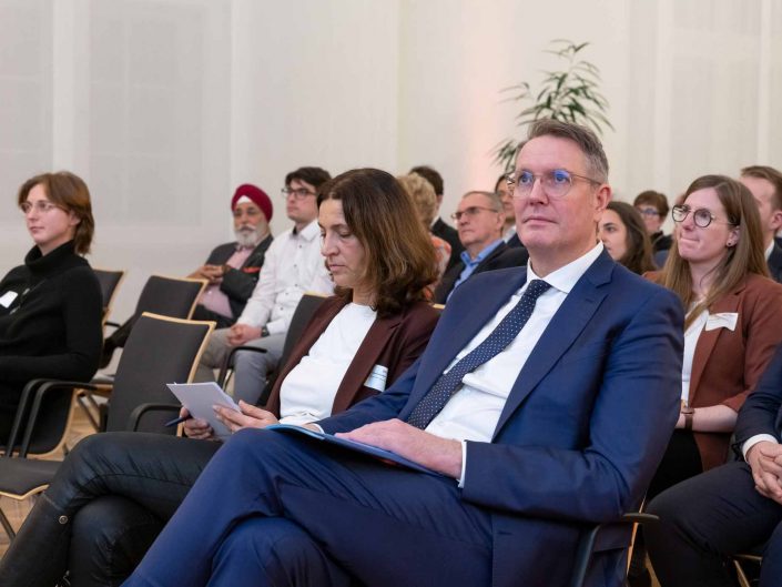 Ministerpräsident Alexander Schweitzer - ZIRP